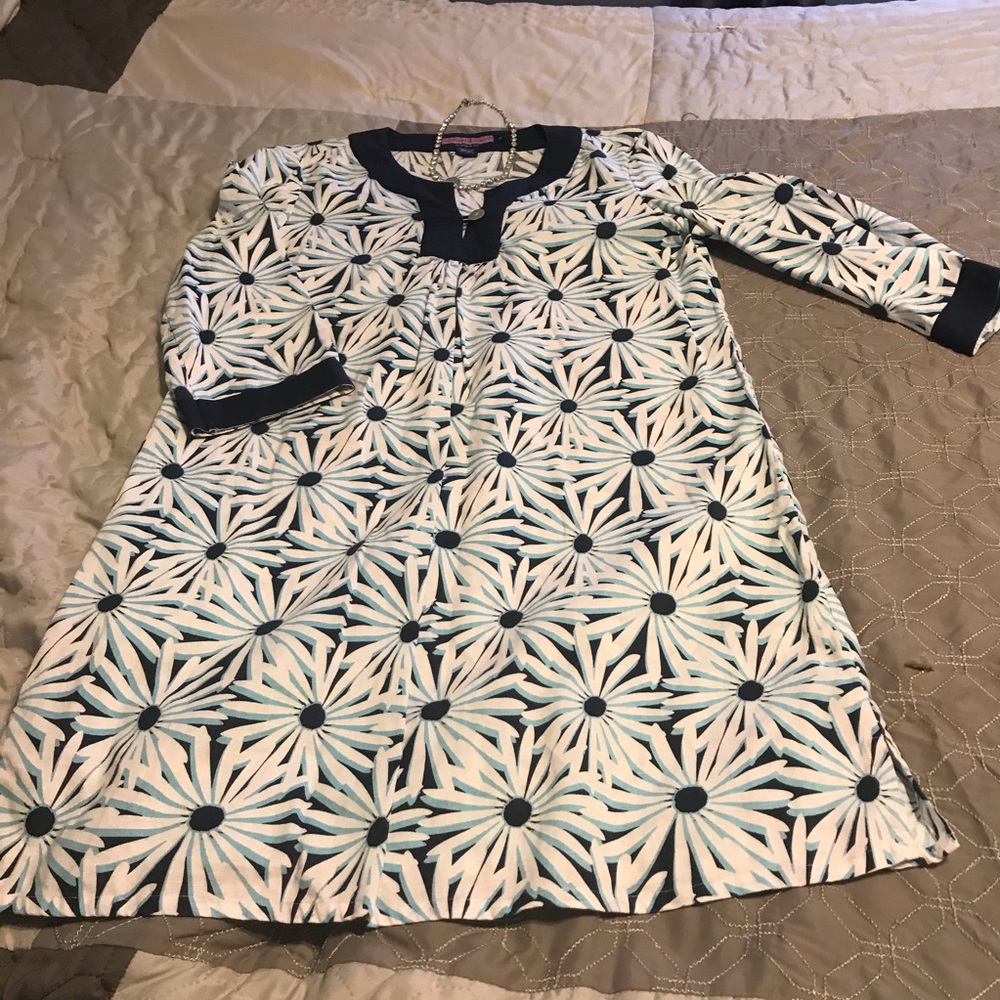 Vineyard Vines Medium Dress.